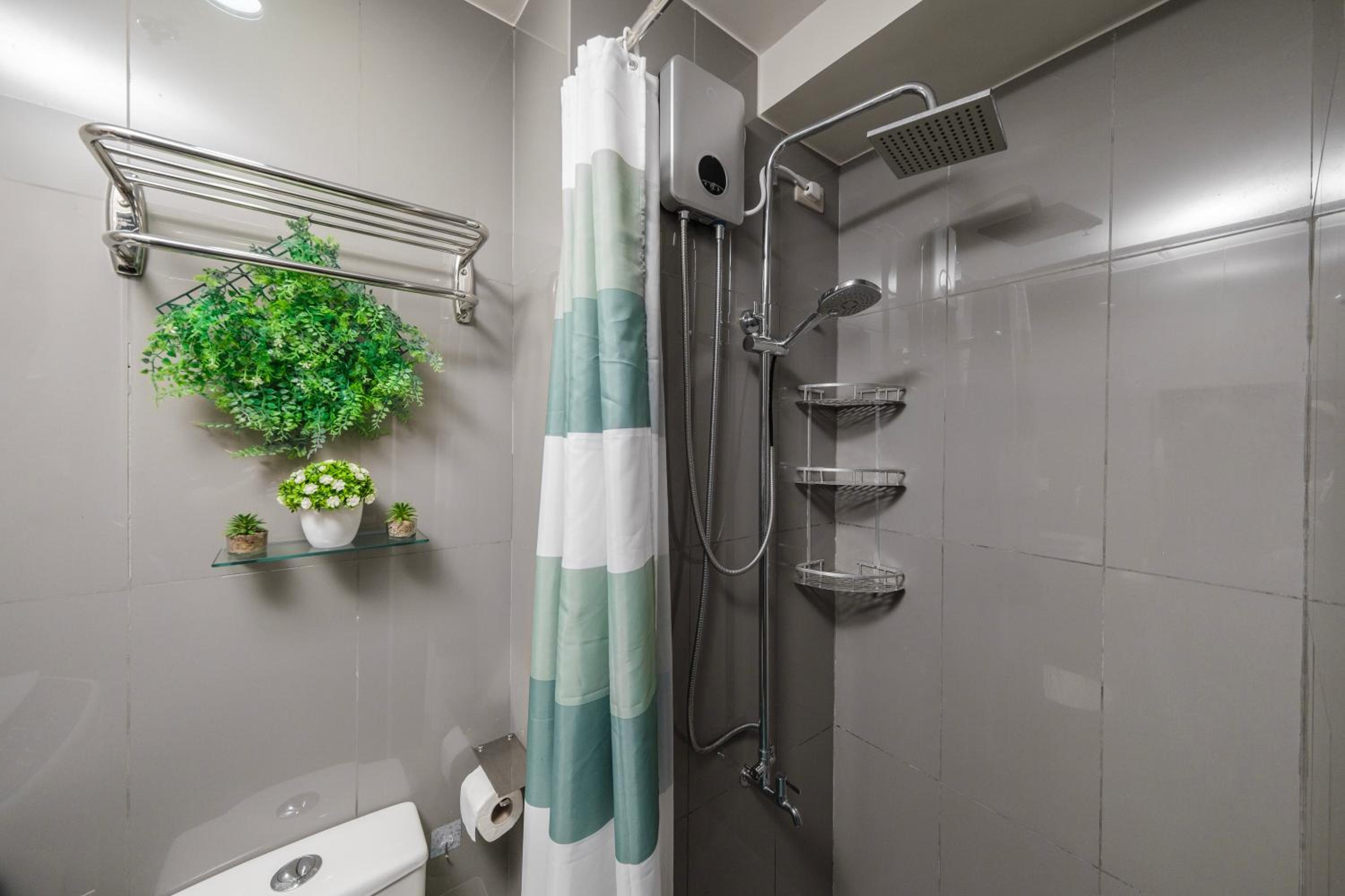 Newly Turned 0ver Cond0- Air Makati 1BR with Balcony