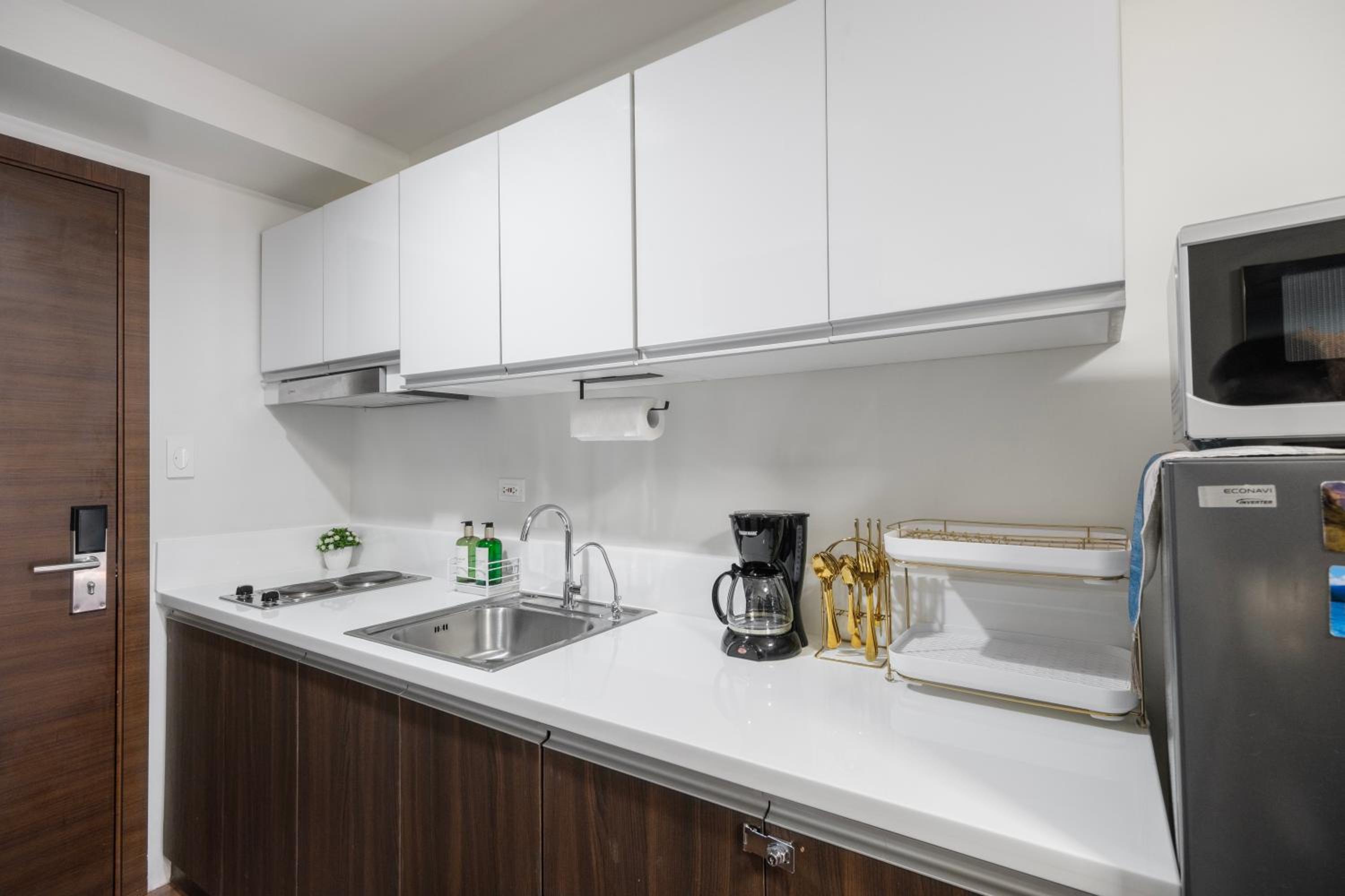 Newly Turned 0ver Cond0- Air Makati 1BR with Balcony
