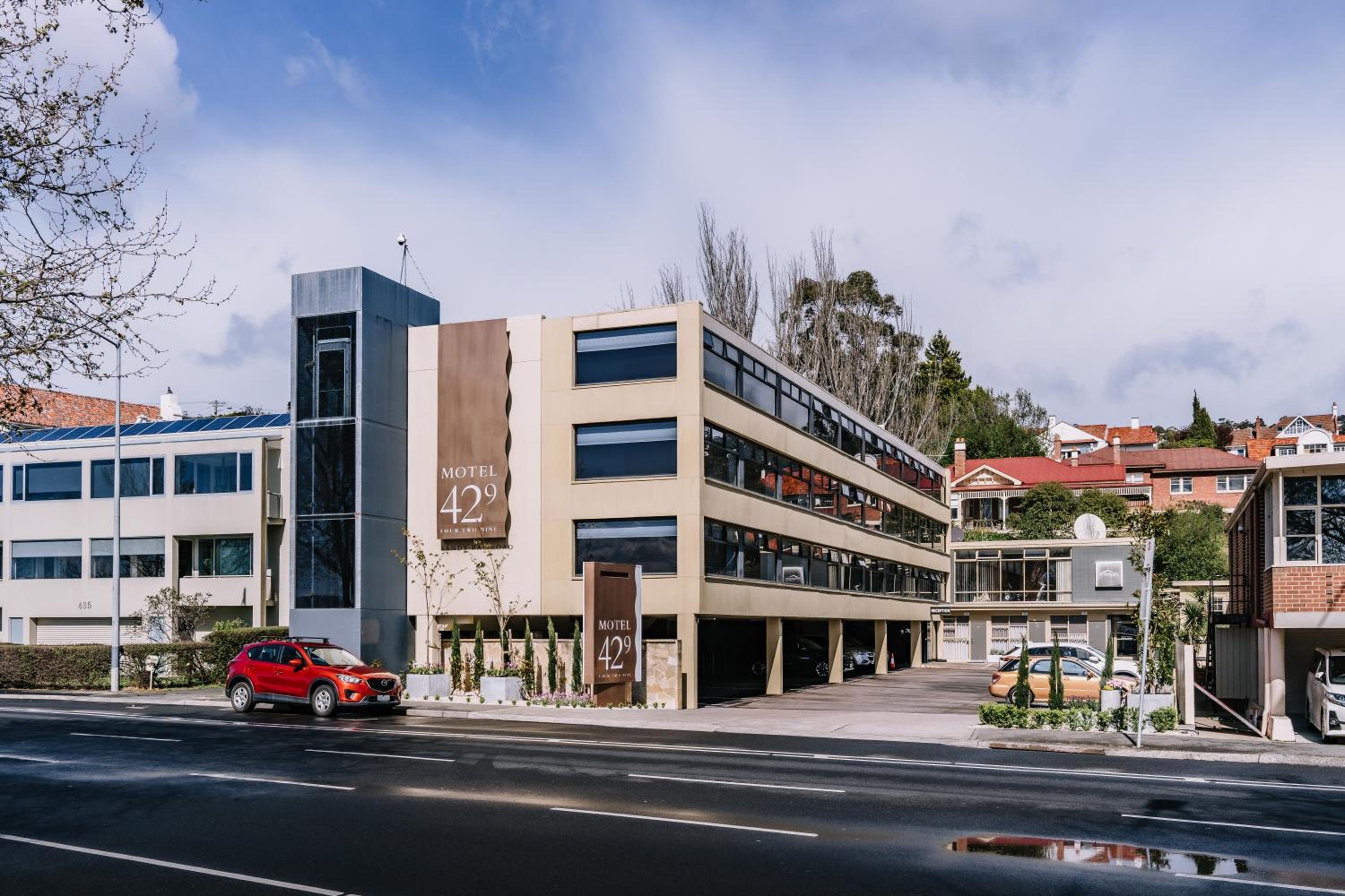 429 Apartments & Suites