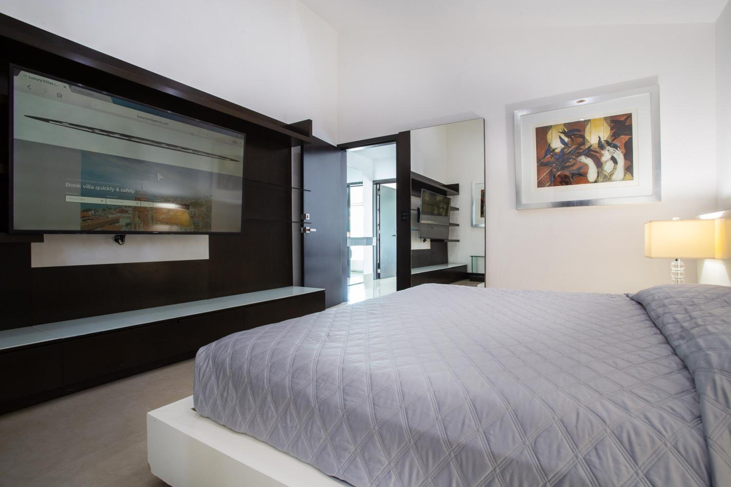 Private Pool, Near Beach, Restaurants - Sleeps 11 view 3