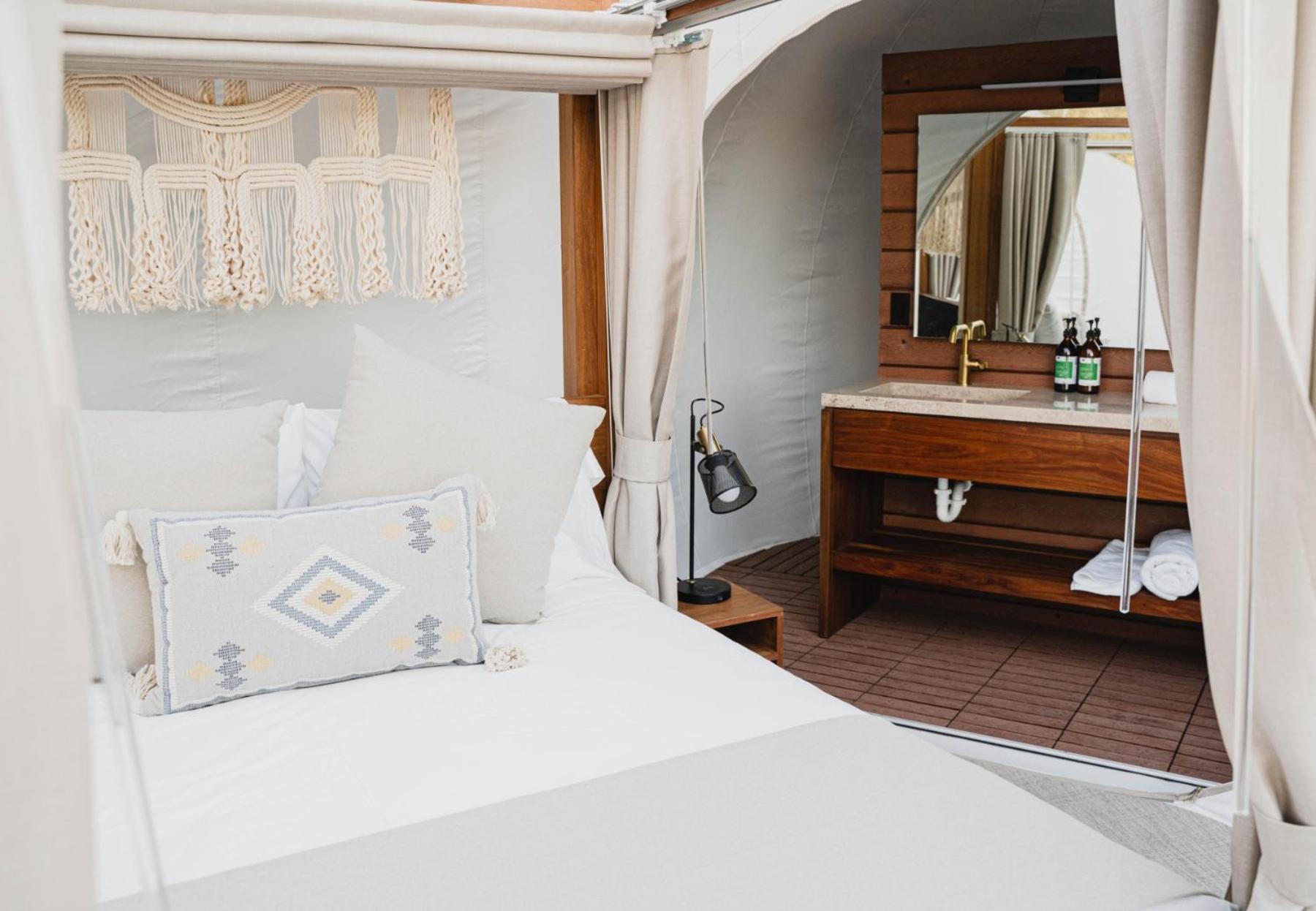 Ensenada Vacations - Bubble Supreme 13 with Jacuzzi Campera Hotel Burbuja - Property Image 3