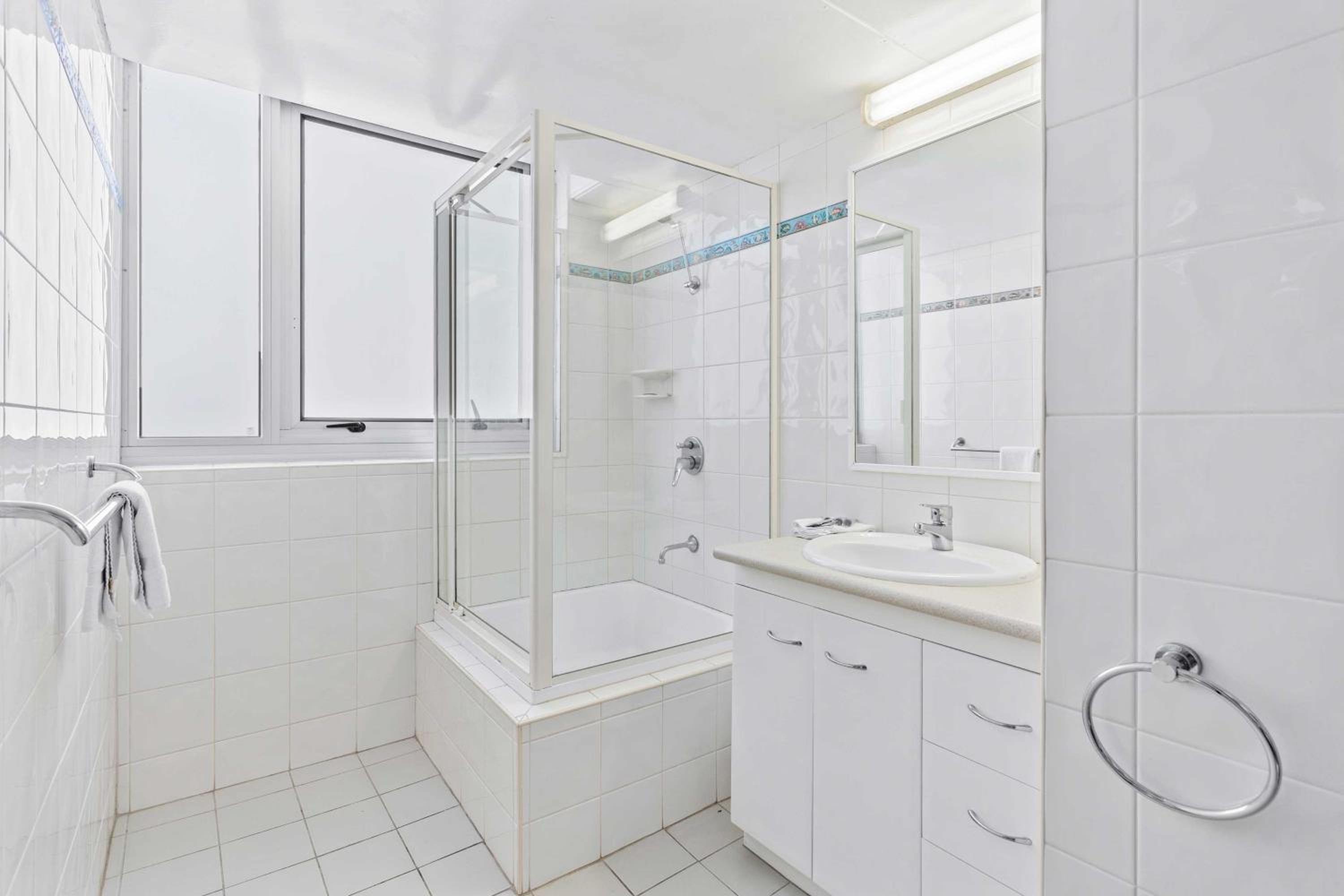 Ambassador Beachfront Apartments - Hosted by Burleigh Letting