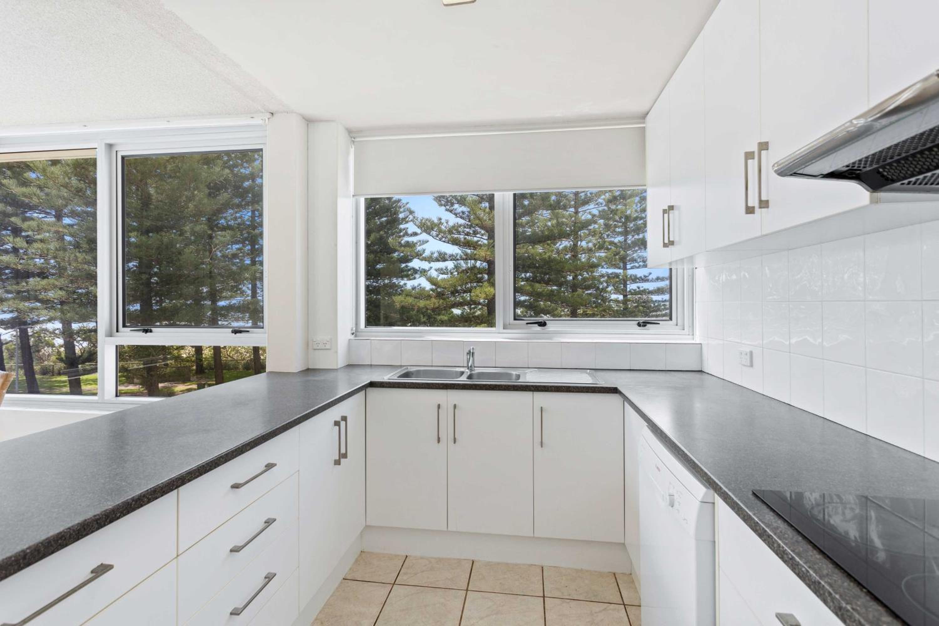 Ambassador Beachfront Apartments - Hosted by Burleigh Letting