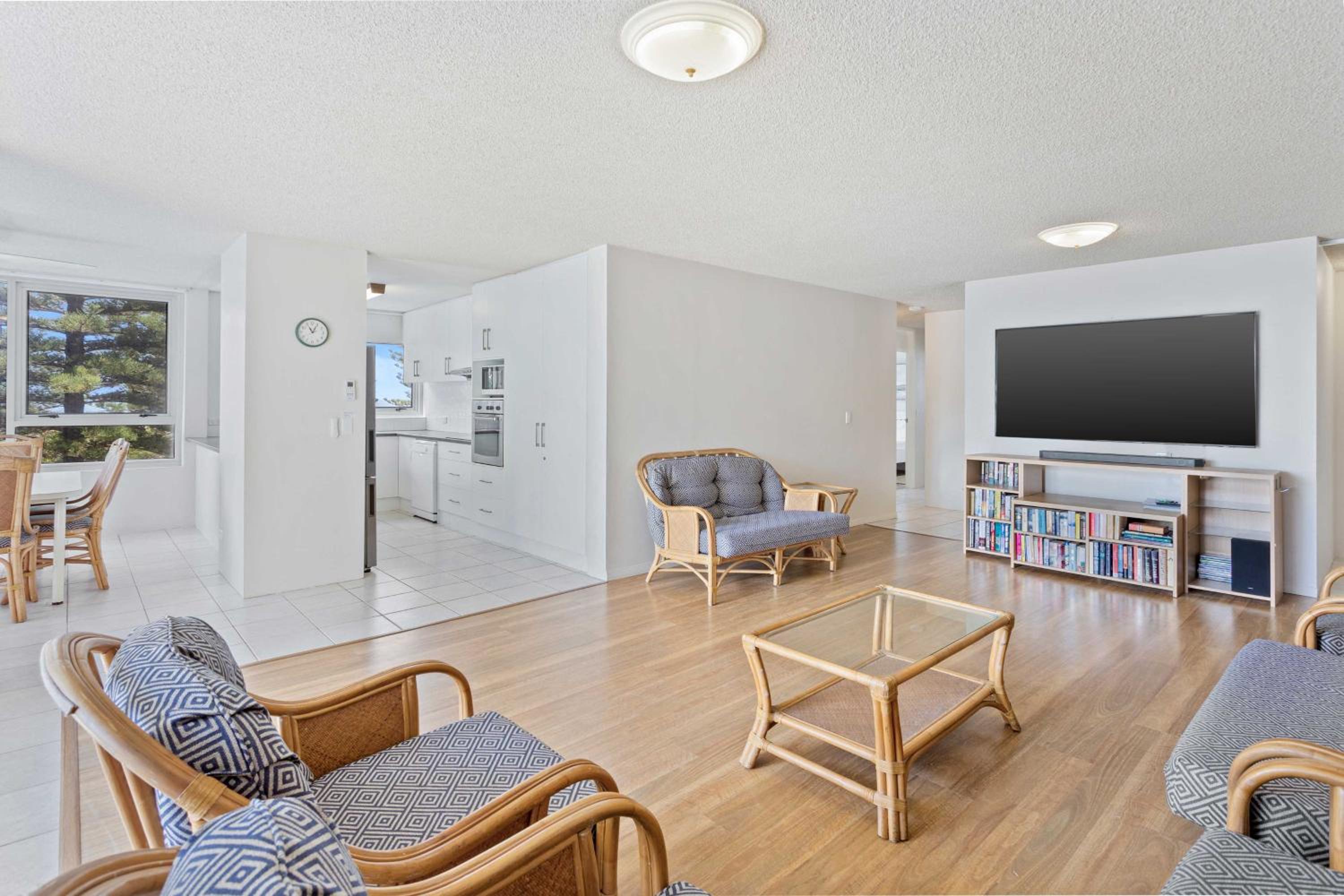 Ambassador Beachfront Apartments - Hosted by Burleigh Letting
