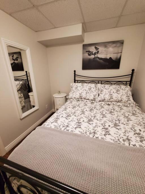 Private & cozy ground level suite in quiet area