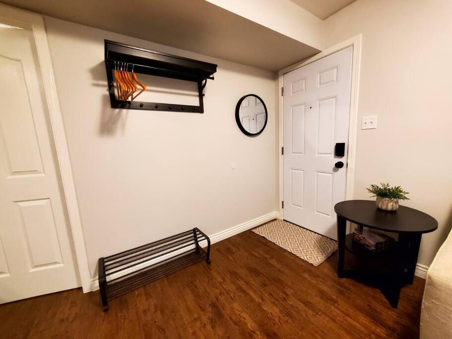 Private & cozy ground level suite in quiet area