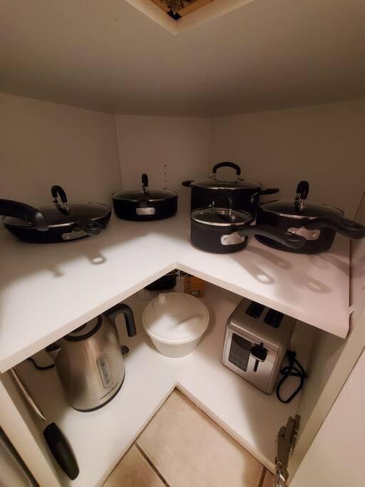 Private & cozy ground level suite in quiet area
