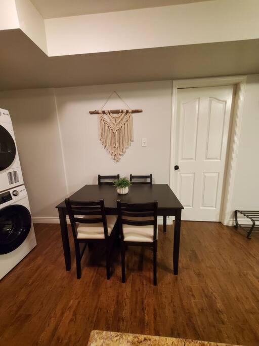 Private & cozy ground level suite in quiet area