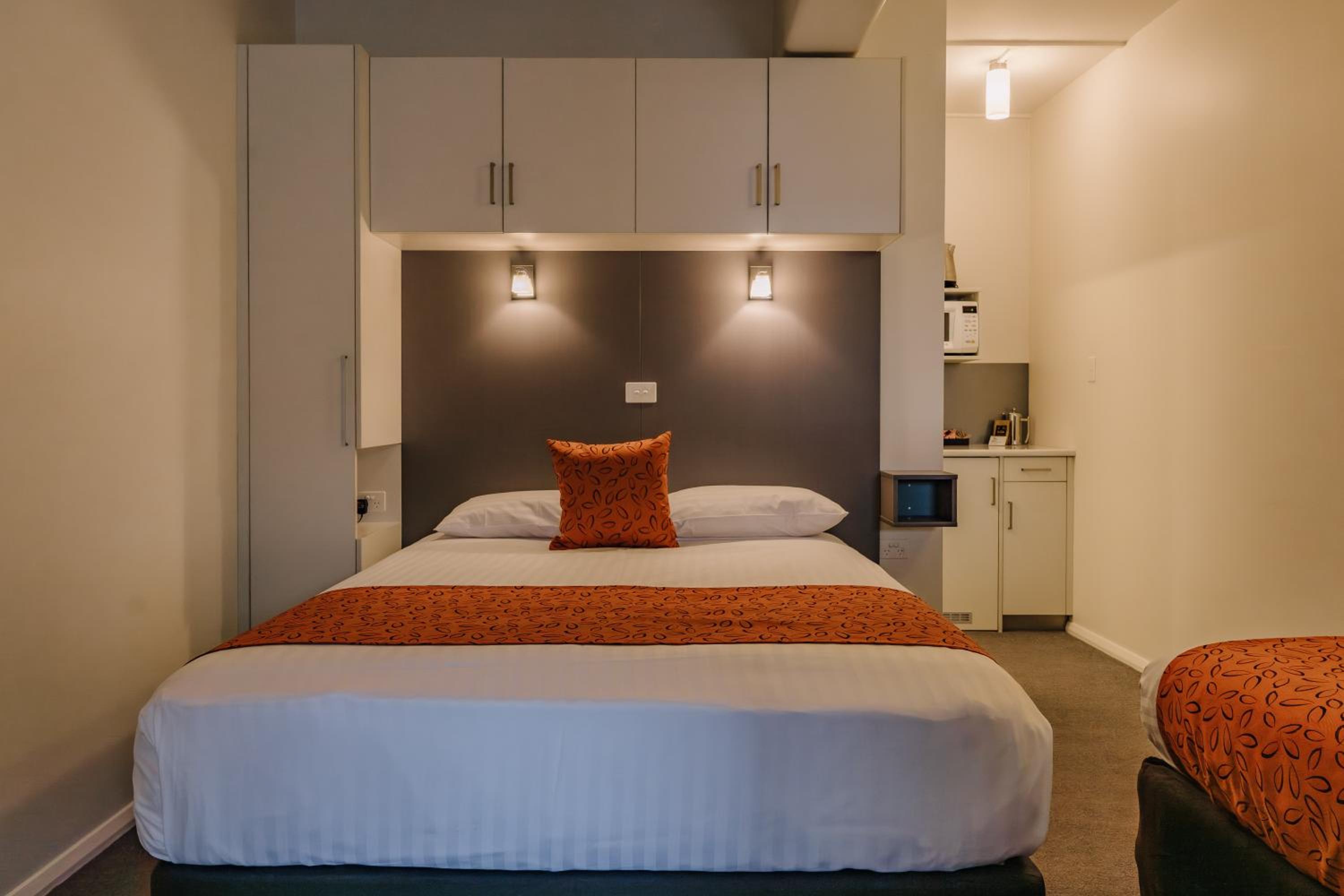 429 Apartments & Suites