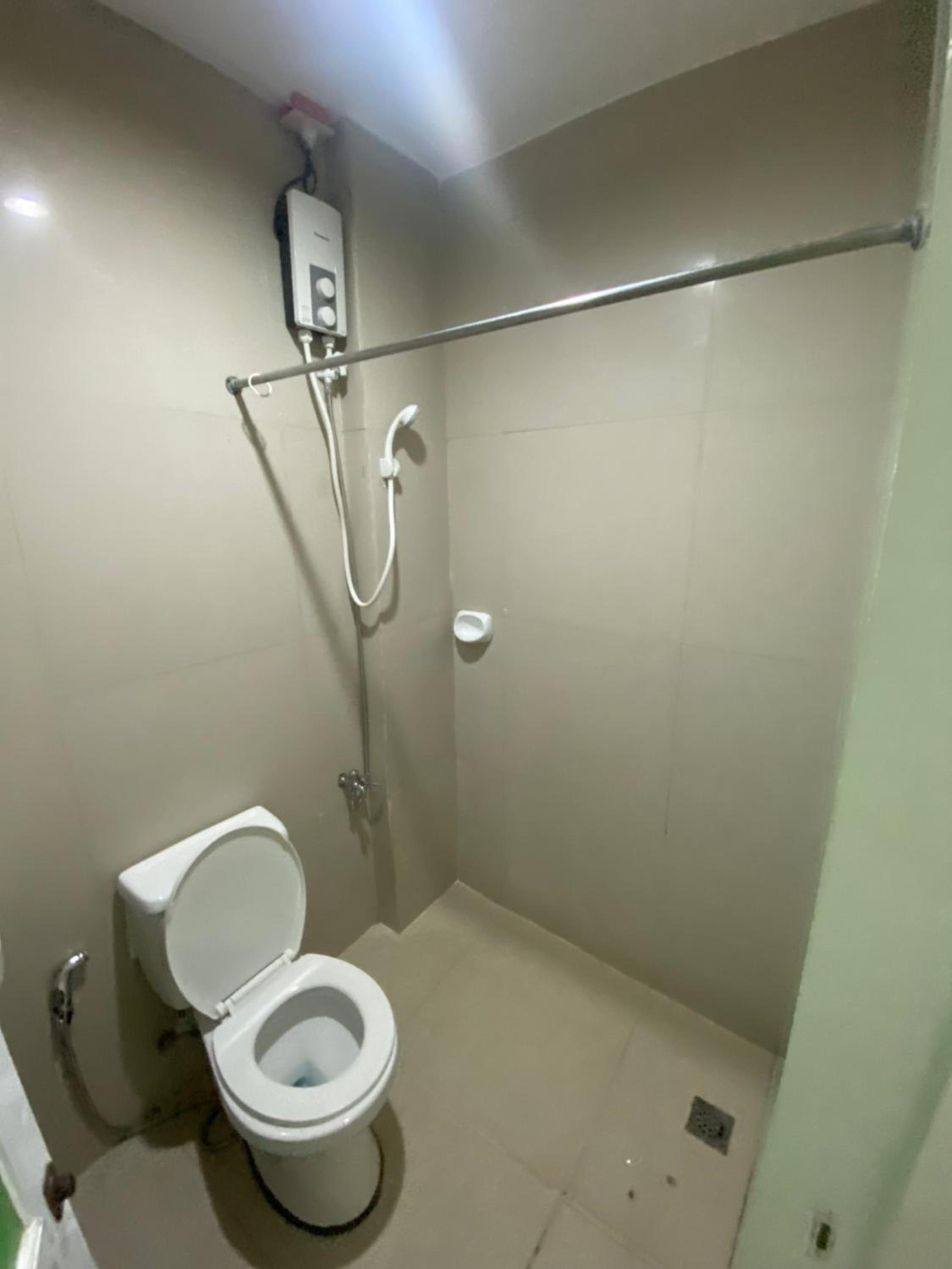 1-BR spacious lofted apartment near BGC Taguig City (THR105) view 2