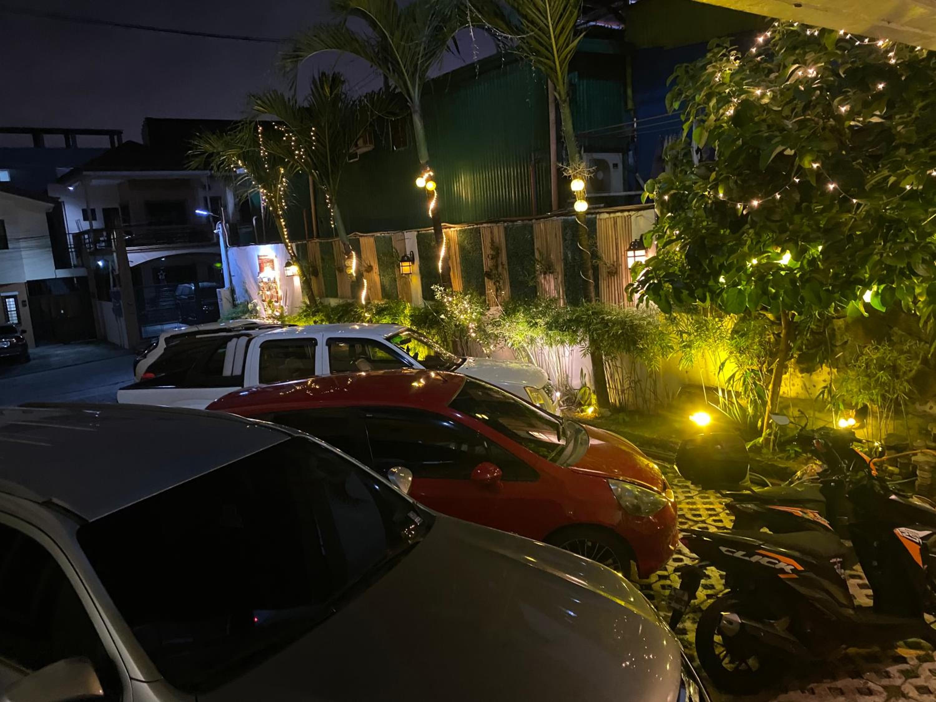 1-BR spacious lofted apartment near BGC Taguig City (THR105) view 4
