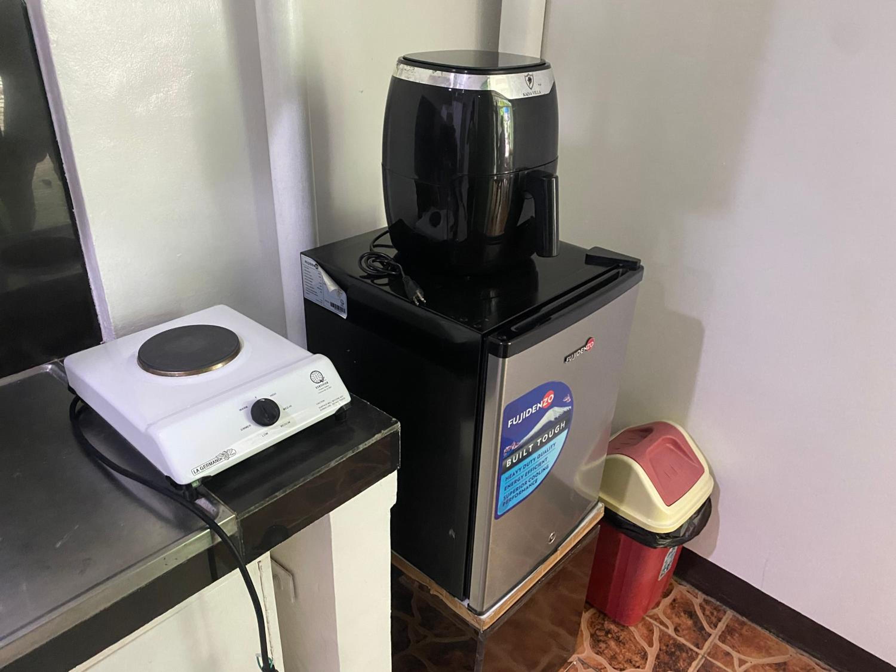 1-BR spacious lofted apartment near BGC Taguig City (THR105) view 5