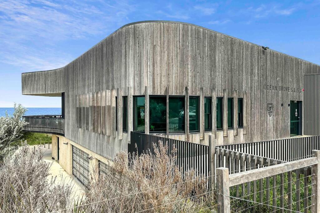 Mod House Ocean Grove- Walk to the shops, cafes, beach and park! Brand new luxury apartment in gated complex
