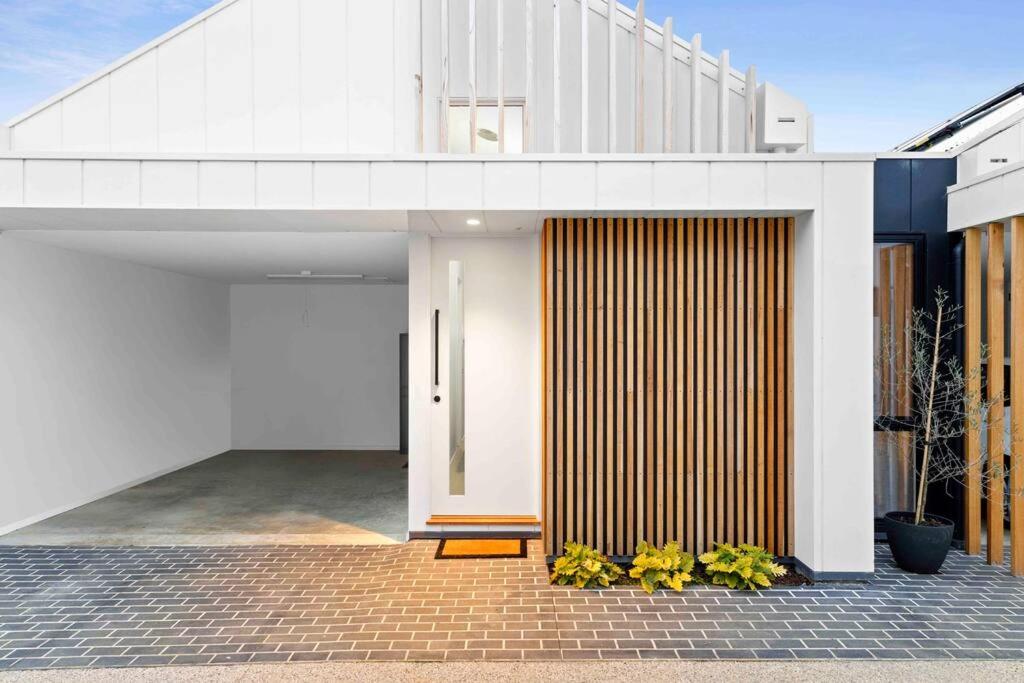 Mod House Ocean Grove- Walk to the shops, cafes, beach and park! Brand new luxury apartment in gated complex