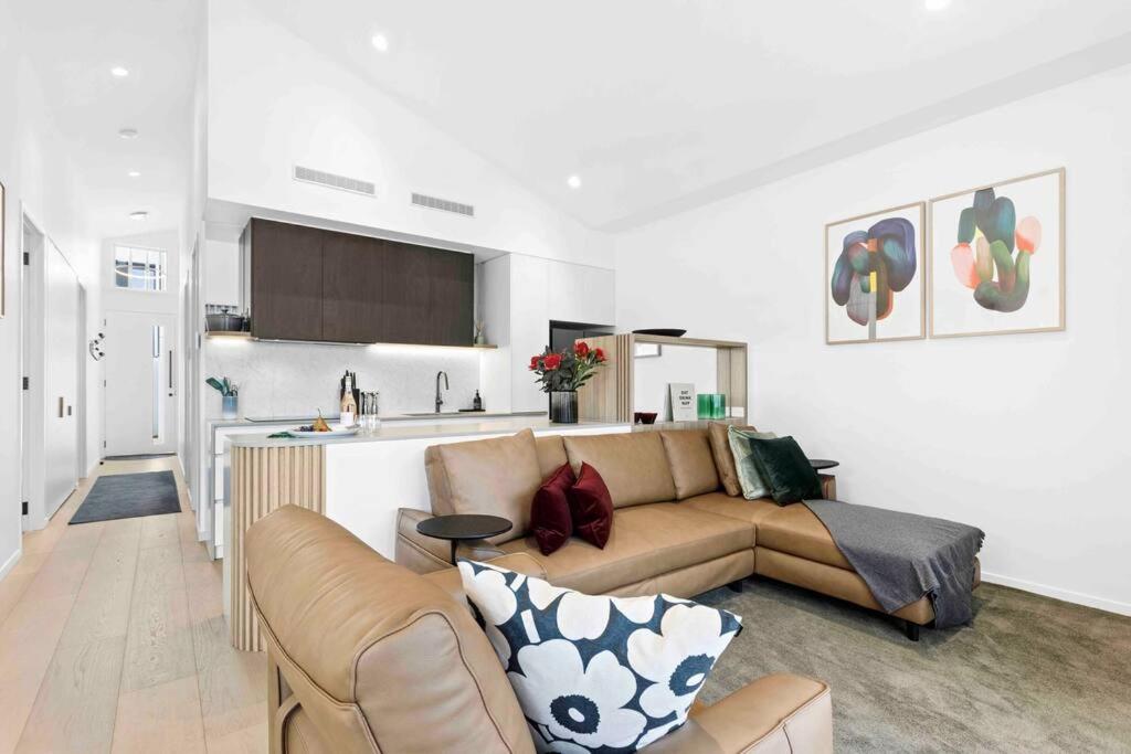 Mod House Ocean Grove- Walk to the shops, cafes, beach and park! Brand new luxury apartment in gated complex