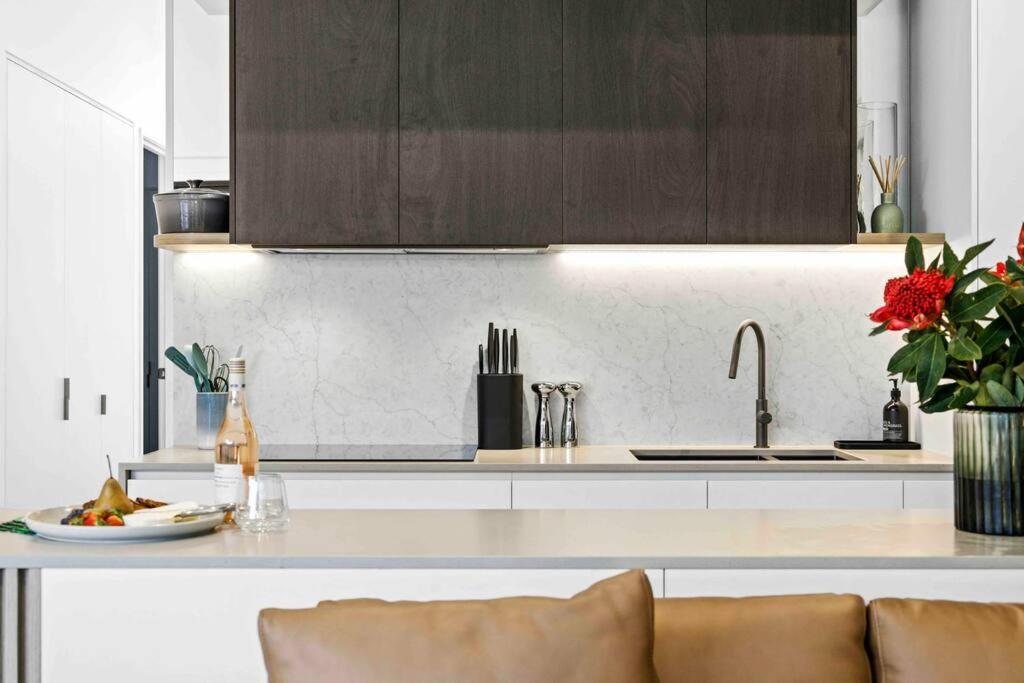 Mod House Ocean Grove- Walk to the shops, cafes, beach and park! Brand new luxury apartment in gated complex