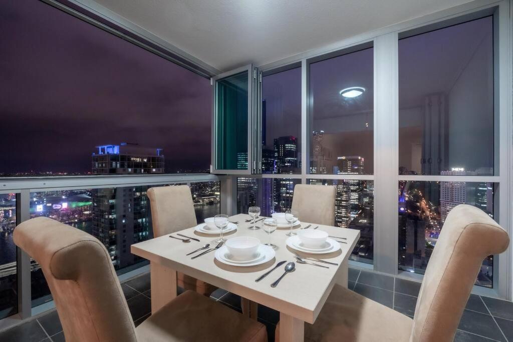 Comfy 2B1B CBD Riverview apt w Parking+Pool+Gym