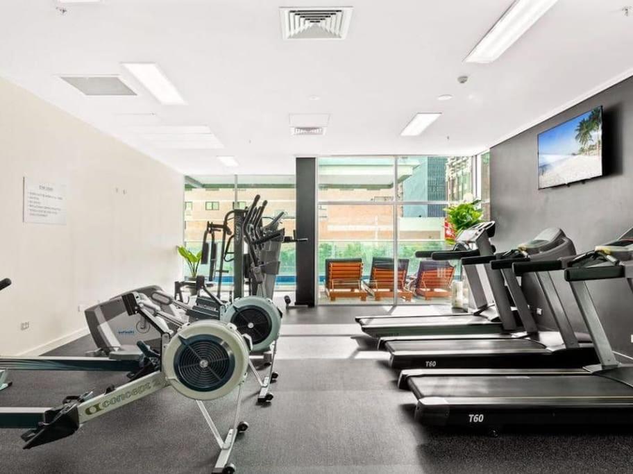 Comfy 2B1B CBD Riverview apt w Parking+Pool+Gym