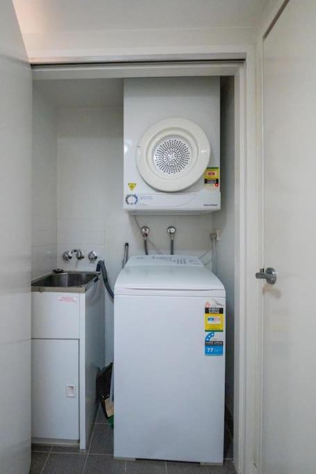 Comfy 2B1B CBD Riverview apt w Parking+Pool+Gym