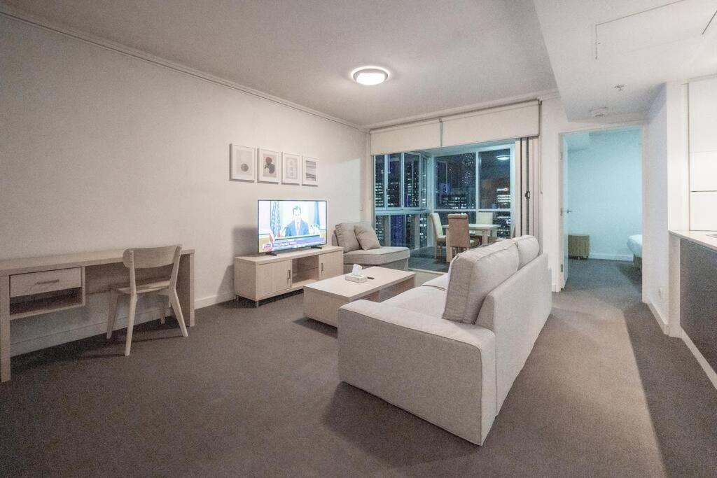 Comfy 2B1B CBD Riverview apt w Parking+Pool+Gym
