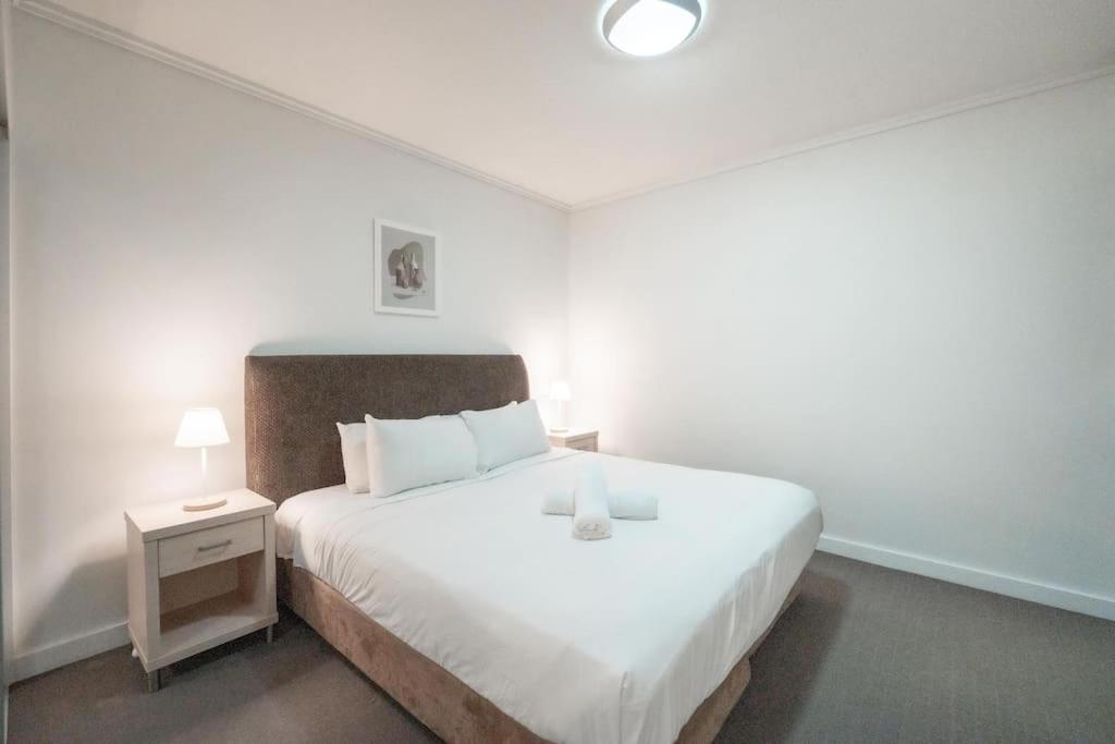 Comfy 2B1B CBD Riverview apt w Parking+Pool+Gym