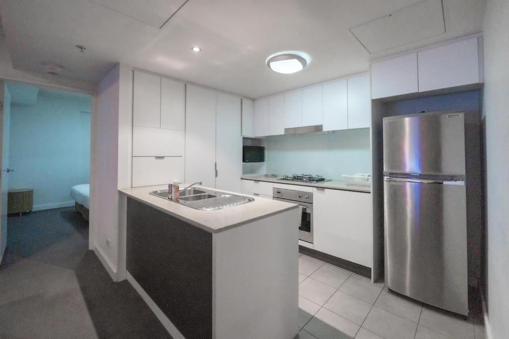Comfy 2B1B CBD Riverview apt w Parking+Pool+Gym