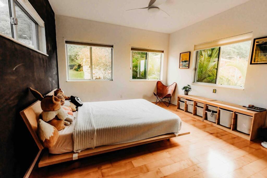 Walk Minutes to beach/Ocean views/with AC/Waimea Bay view 4