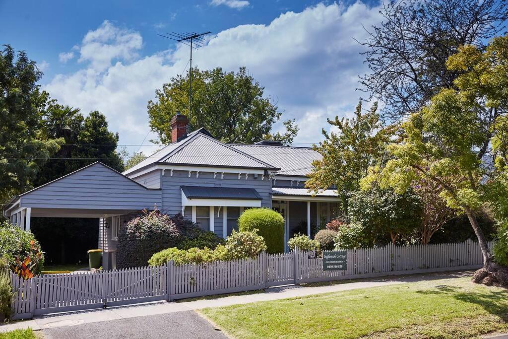 Hotel Inglenook Cottage Healesville - Image 1