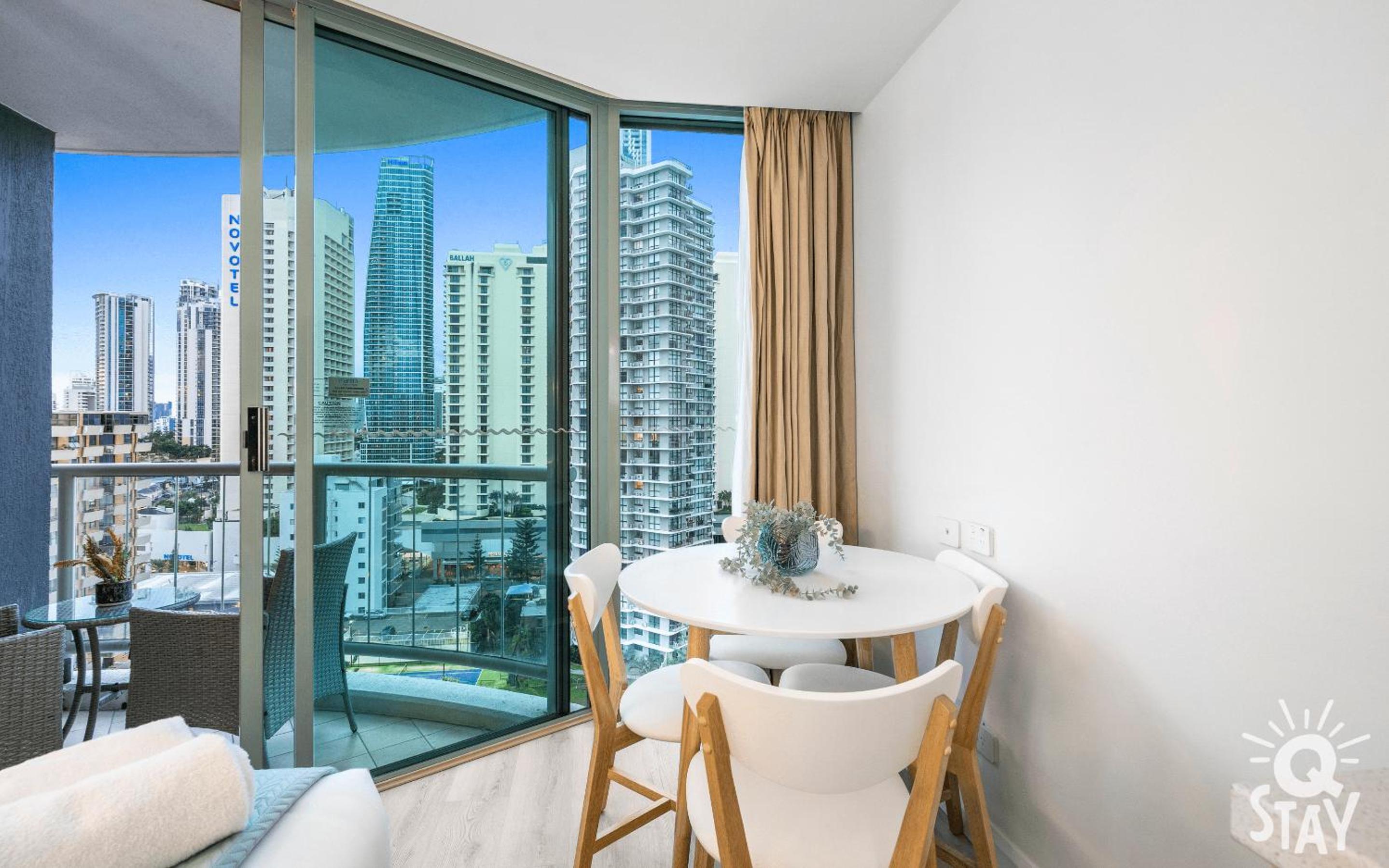 Legends Surfers Paradise MID WEEK MADNESS DEAL - Q Stay