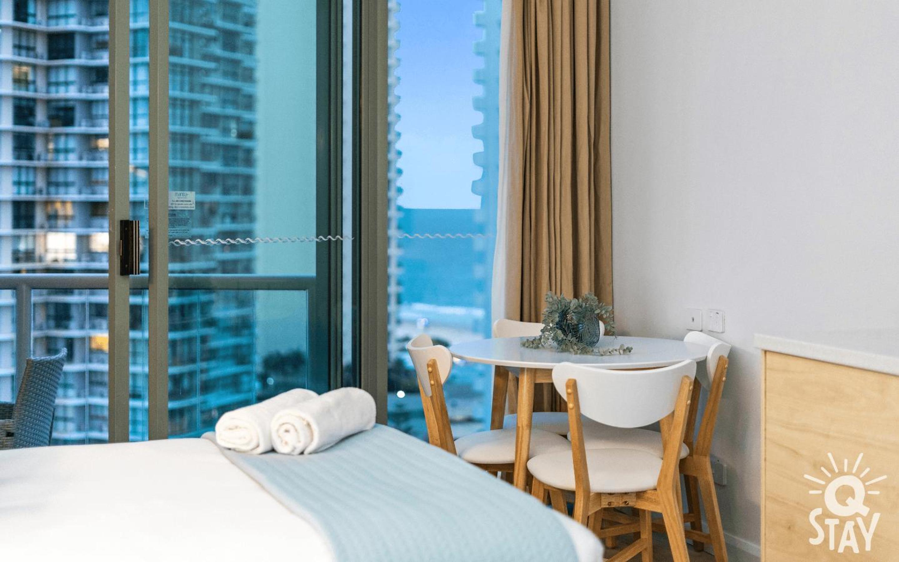 Legends Surfers Paradise MID WEEK MADNESS DEAL - Q Stay