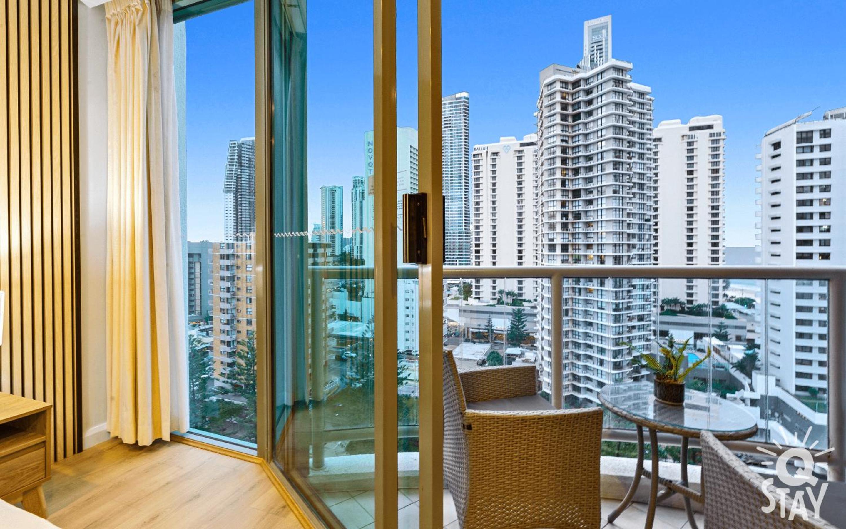 Legends Surfers Paradise MID WEEK MADNESS DEAL - Q Stay