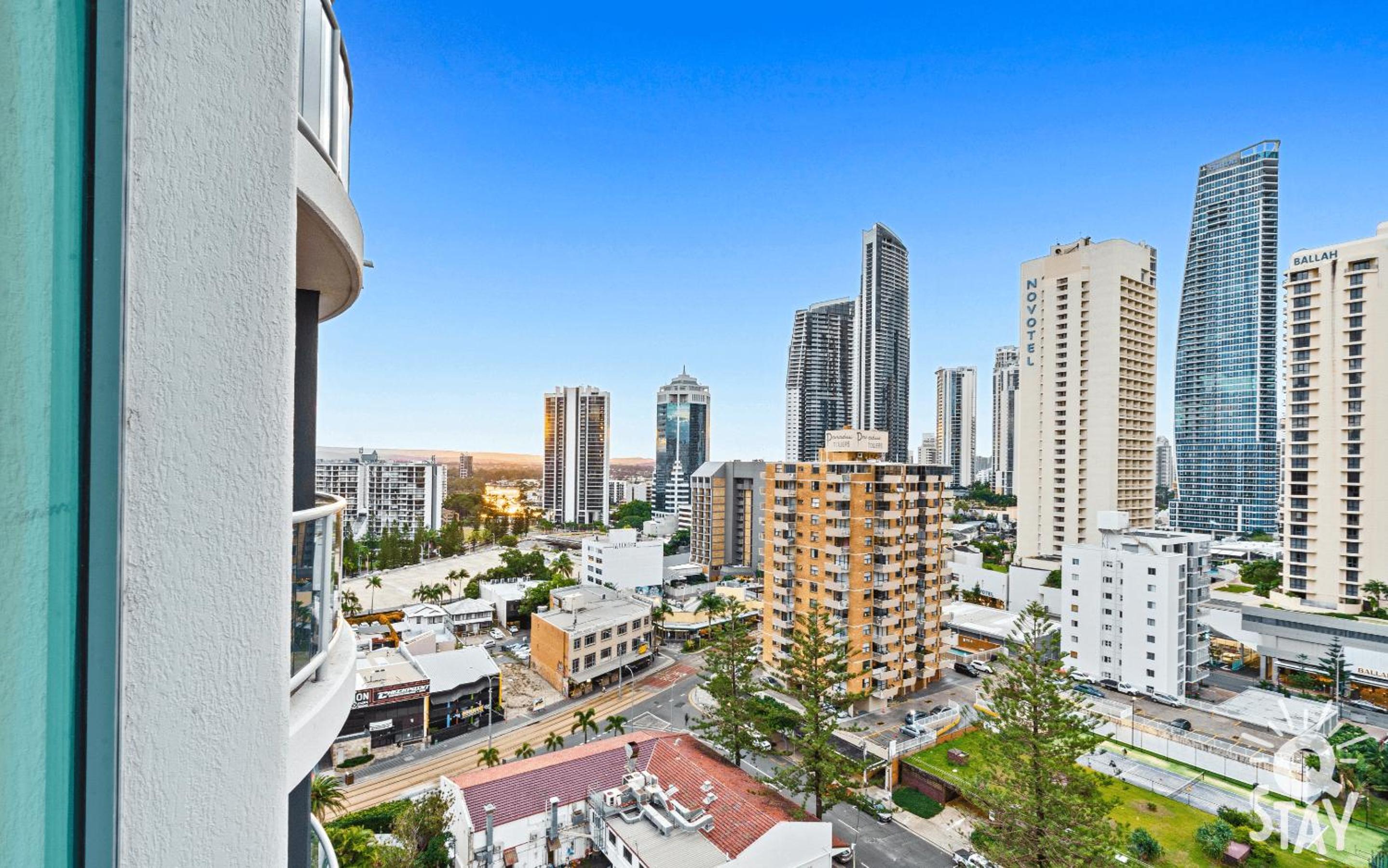 Legends Surfers Paradise MID WEEK MADNESS DEAL - Q Stay
