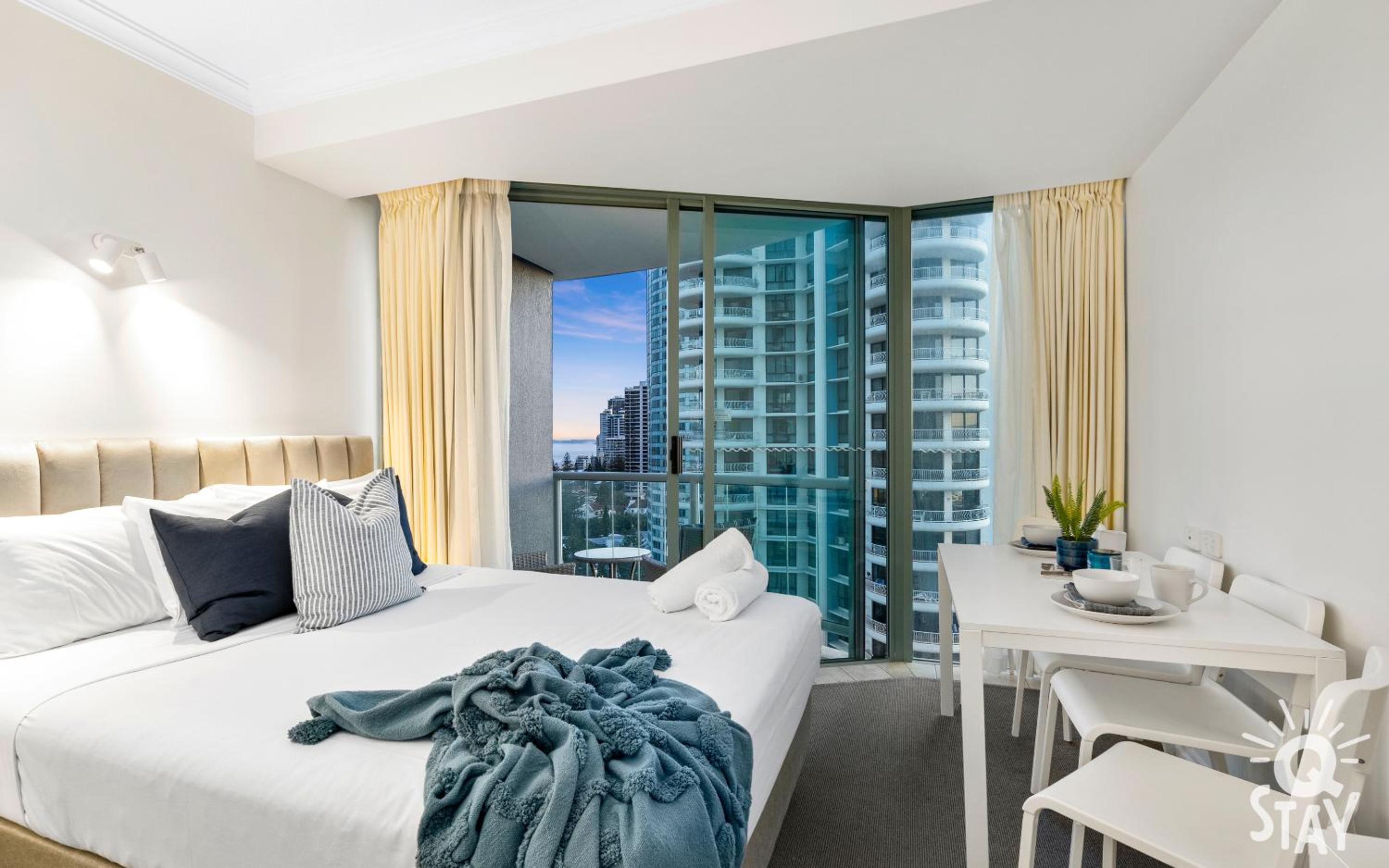 Legends Surfers Paradise MID WEEK MADNESS DEAL - Q Stay