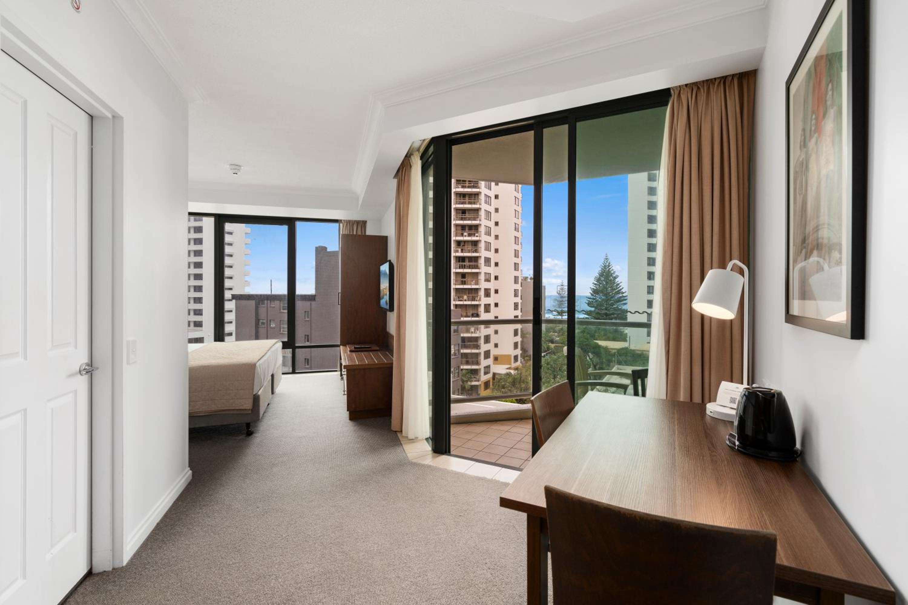 Legends Surfers Paradise MID WEEK MADNESS DEAL - Q Stay