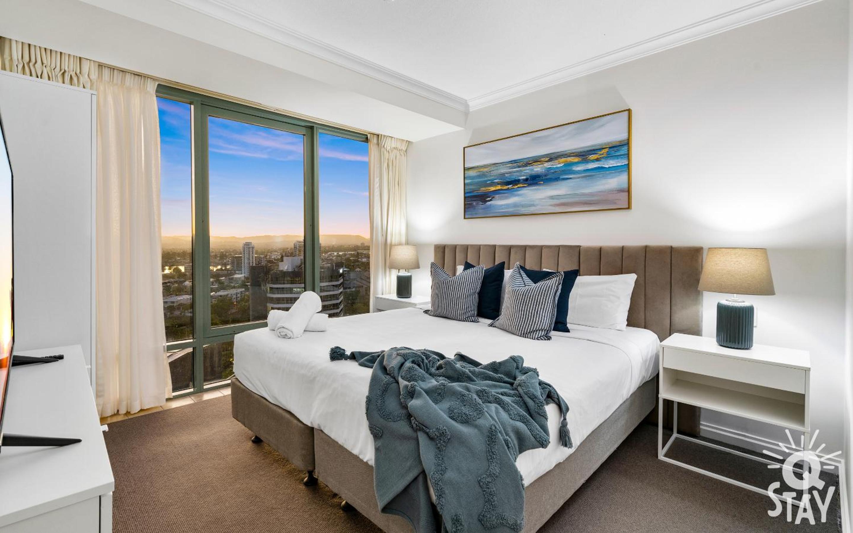 Legends Surfers Paradise MID WEEK MADNESS DEAL - Q Stay