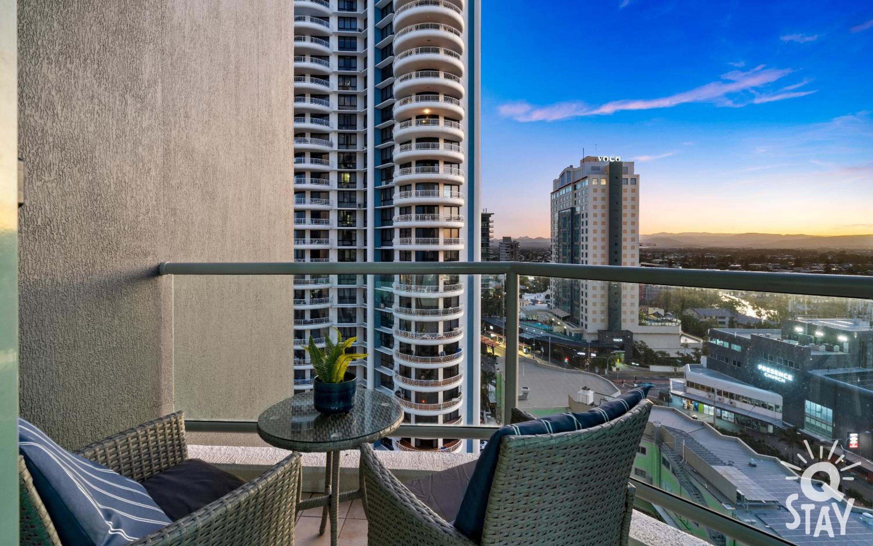Legends Surfers Paradise MID WEEK MADNESS DEAL - Q Stay