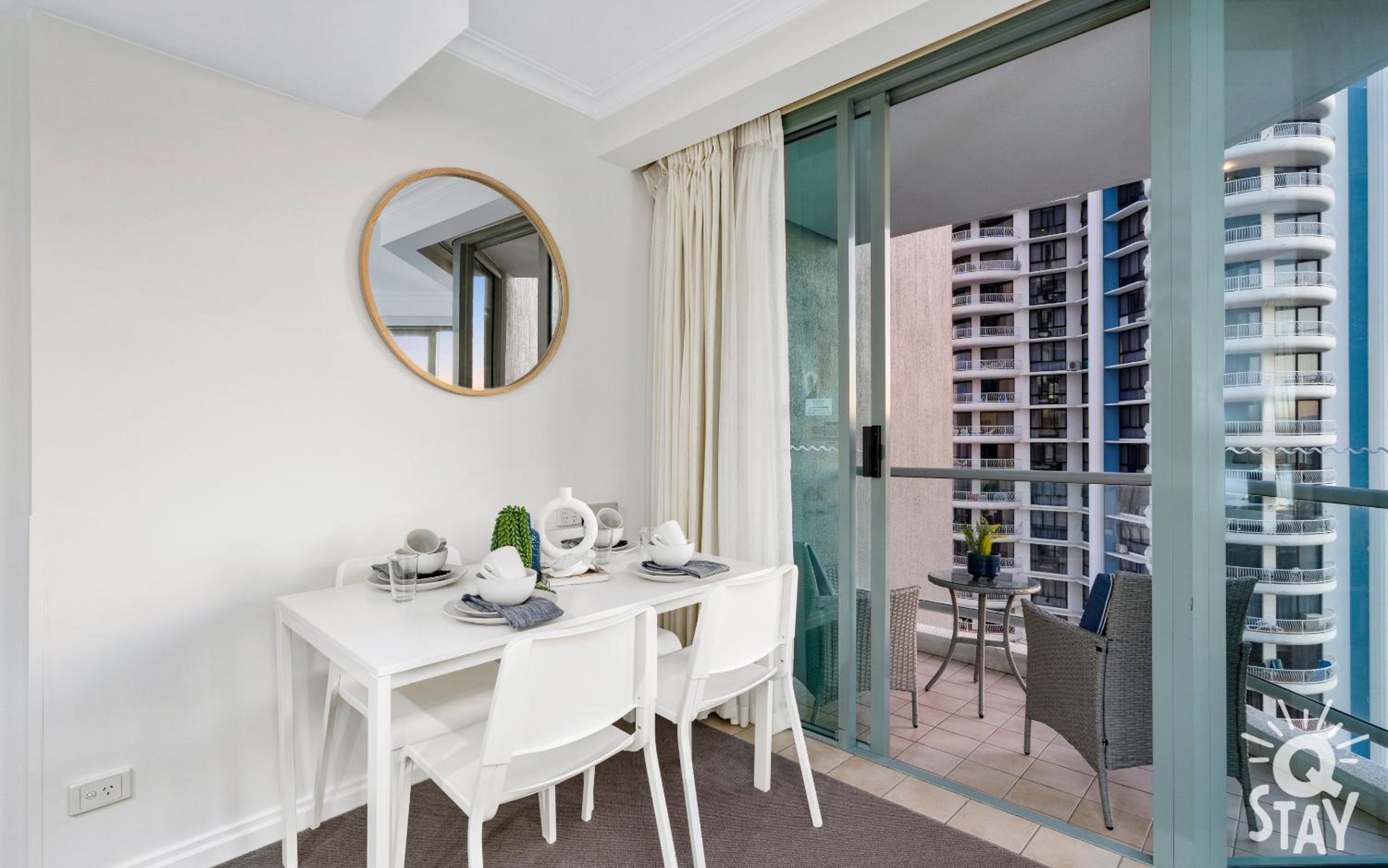 Legends Surfers Paradise MID WEEK MADNESS DEAL - Q Stay