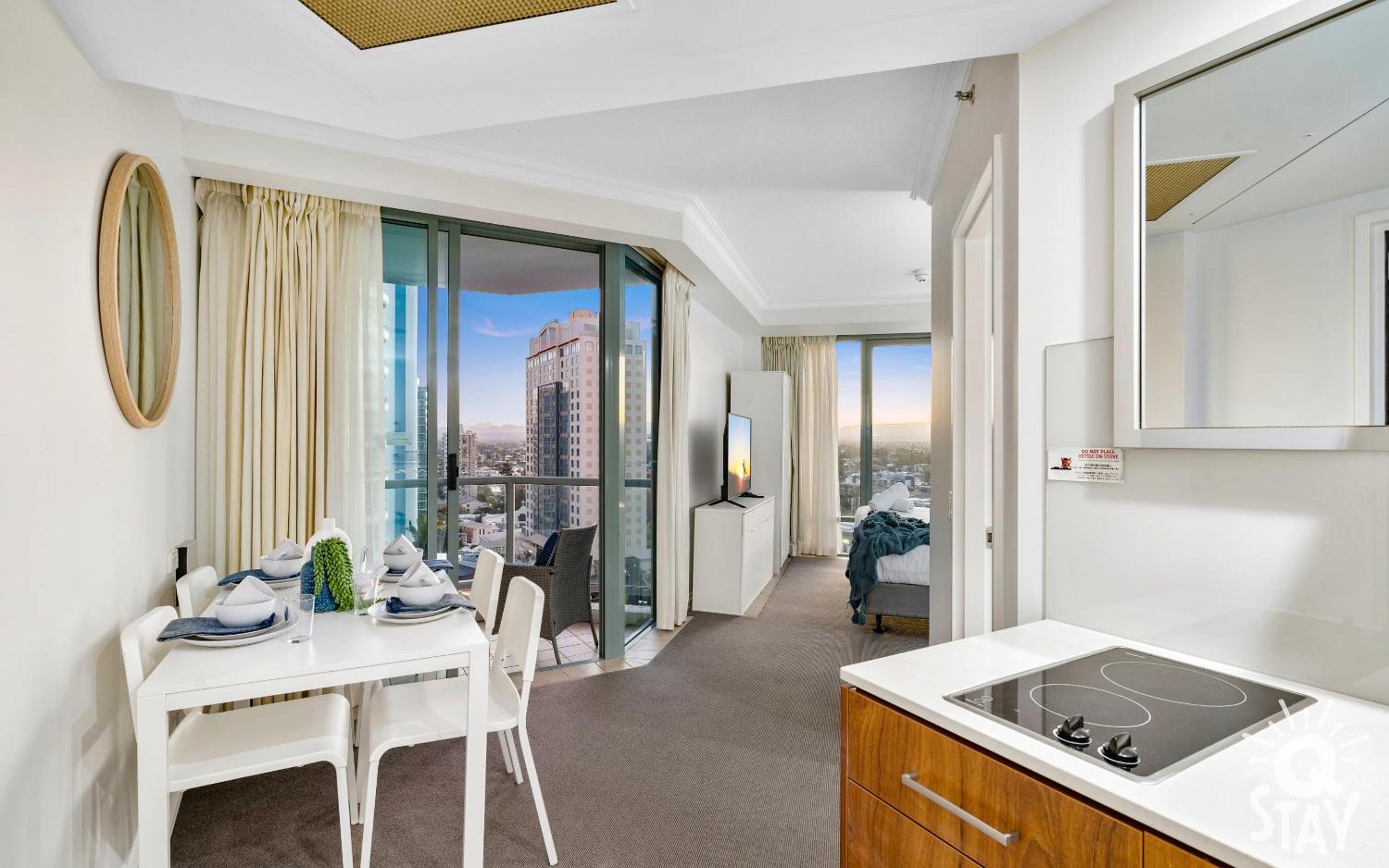 Legends Surfers Paradise MID WEEK MADNESS DEAL - Q Stay