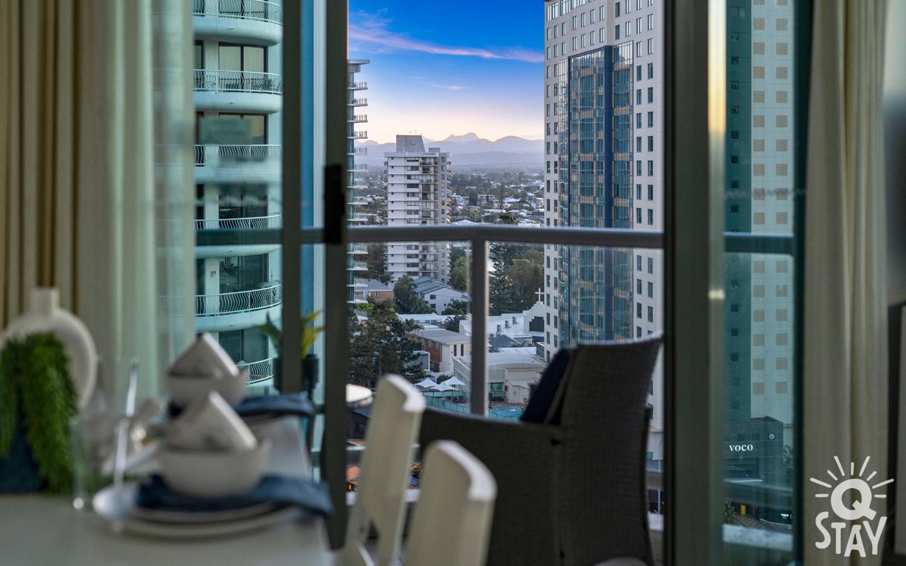Legends Surfers Paradise MID WEEK MADNESS DEAL - Q Stay