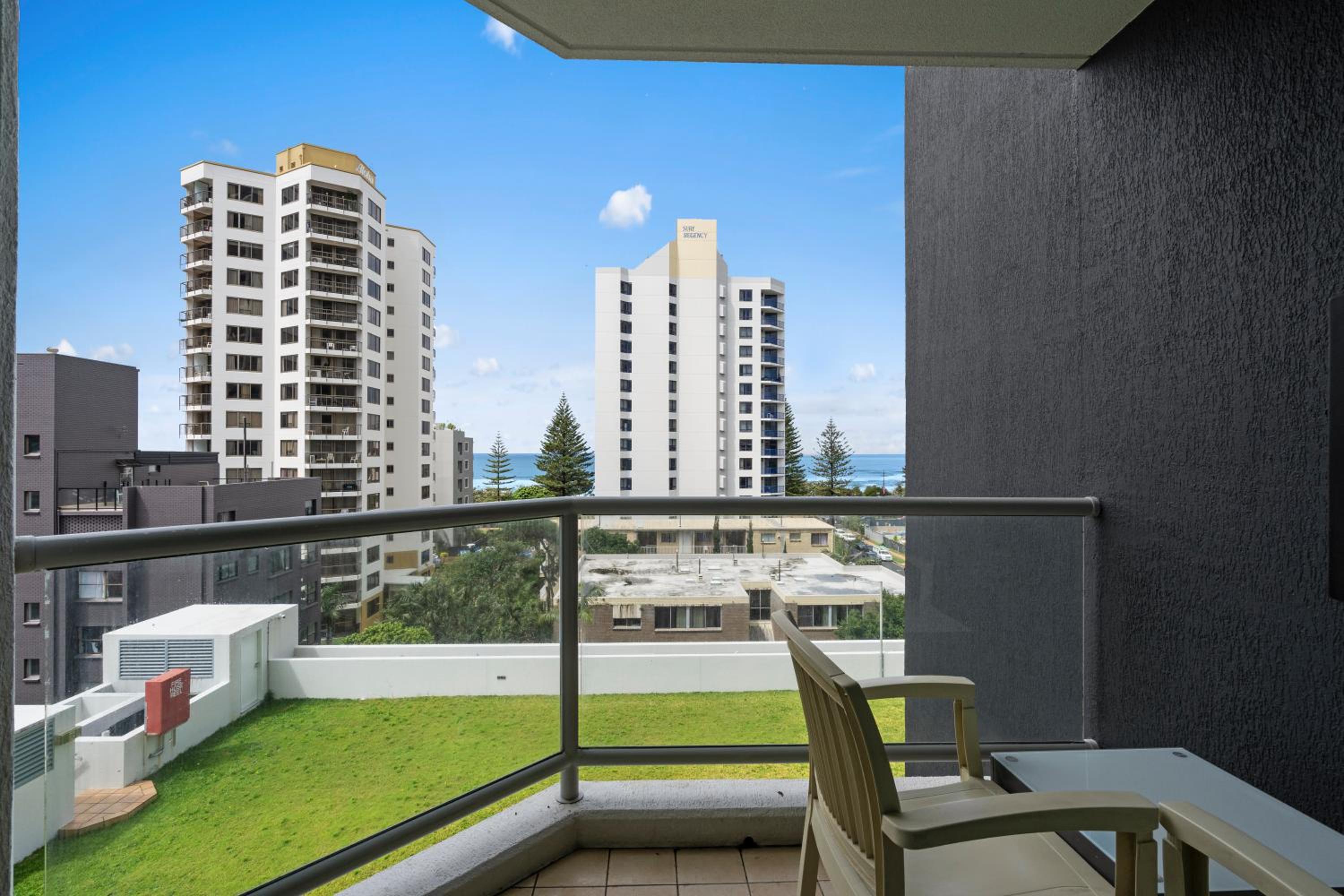 Legends Apartments - QStay