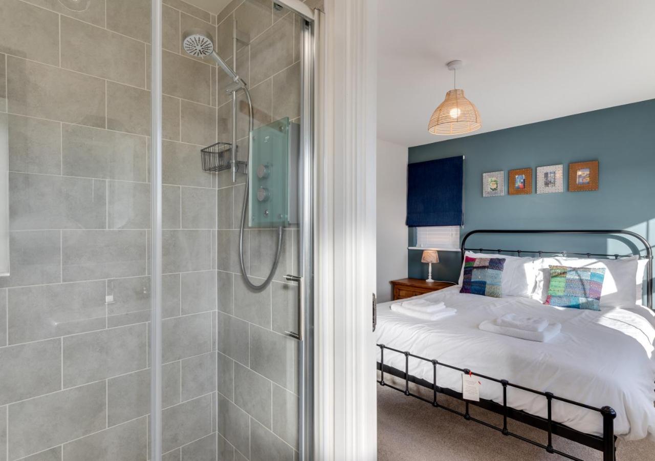 3 Bed in Whitby oc-w1001 view 2