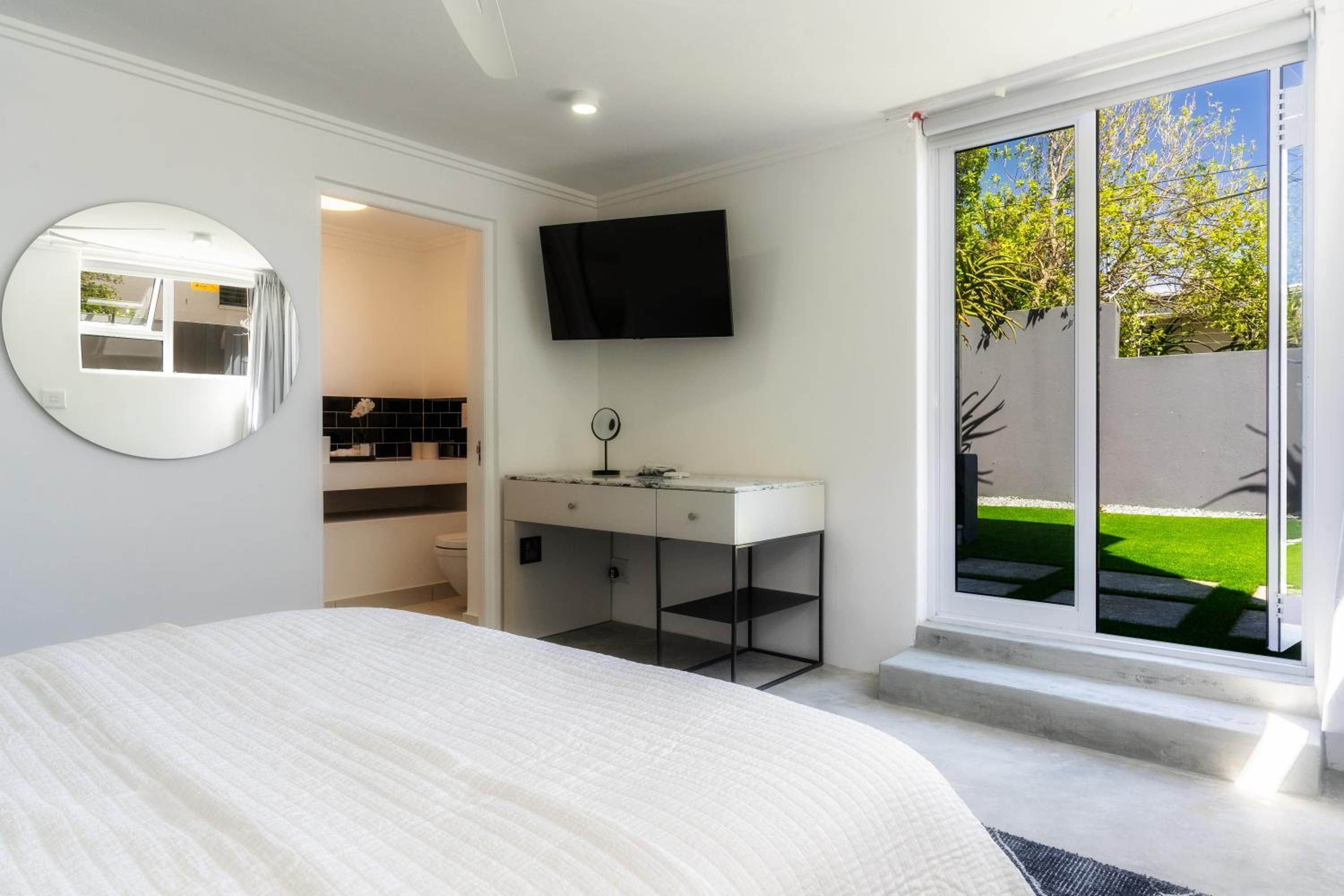 26OnFirst - UPS, Sea Views and Personalised Services
