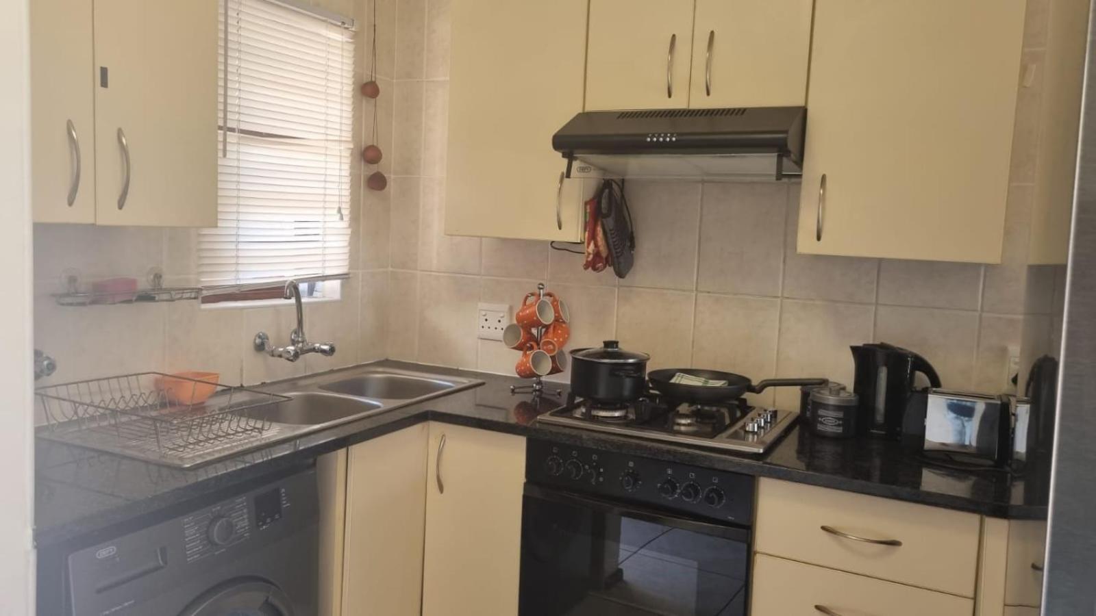 Self Catering. walking distance to beach.