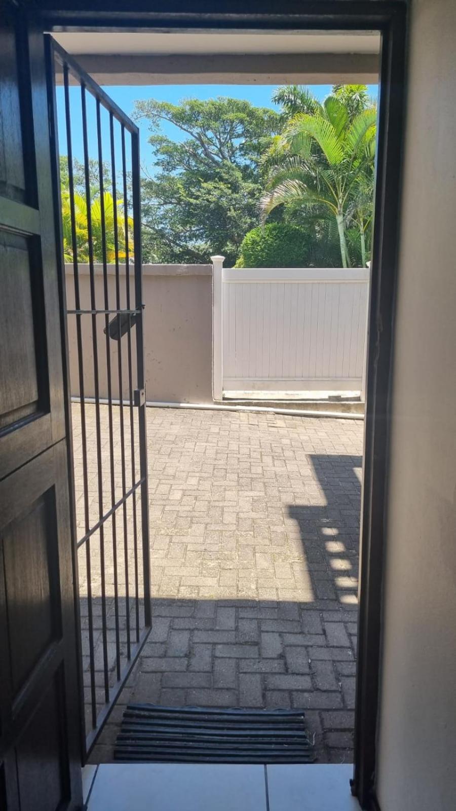 Self Catering. walking distance to beach.