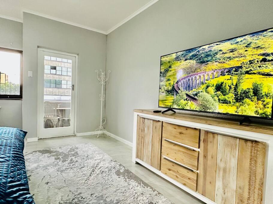 Central Bachelor Apartment - Sea Point