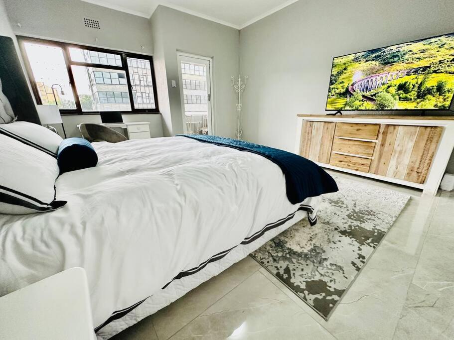Central Bachelor Apartment - Sea Point