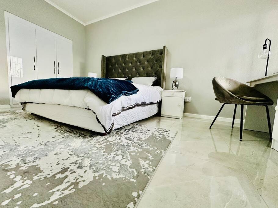 Central Bachelor Apartment - Sea Point