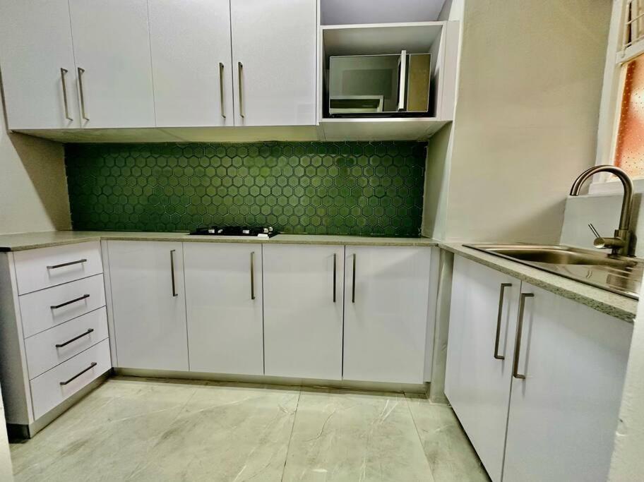Central Bachelor Apartment - Sea Point