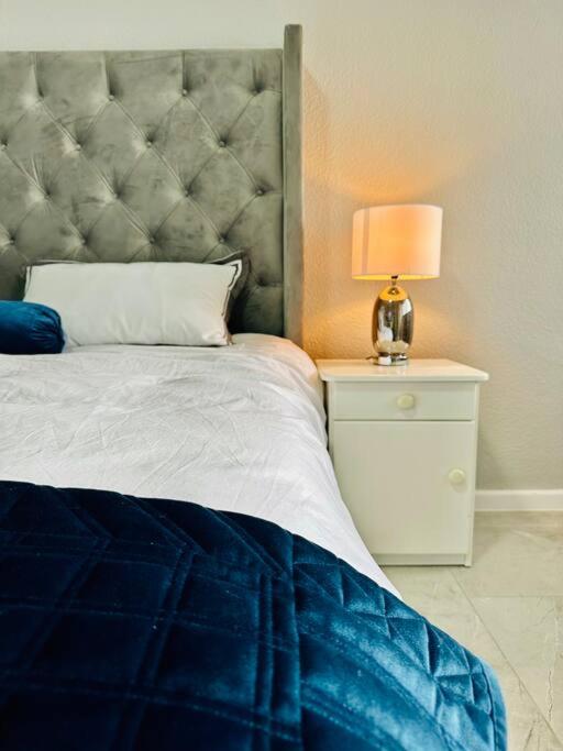 Central Bachelor Apartment - Sea Point
