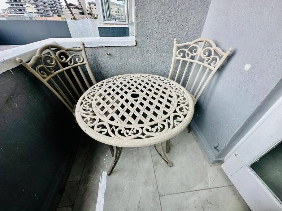 Central Bachelor Apartment - Sea Point